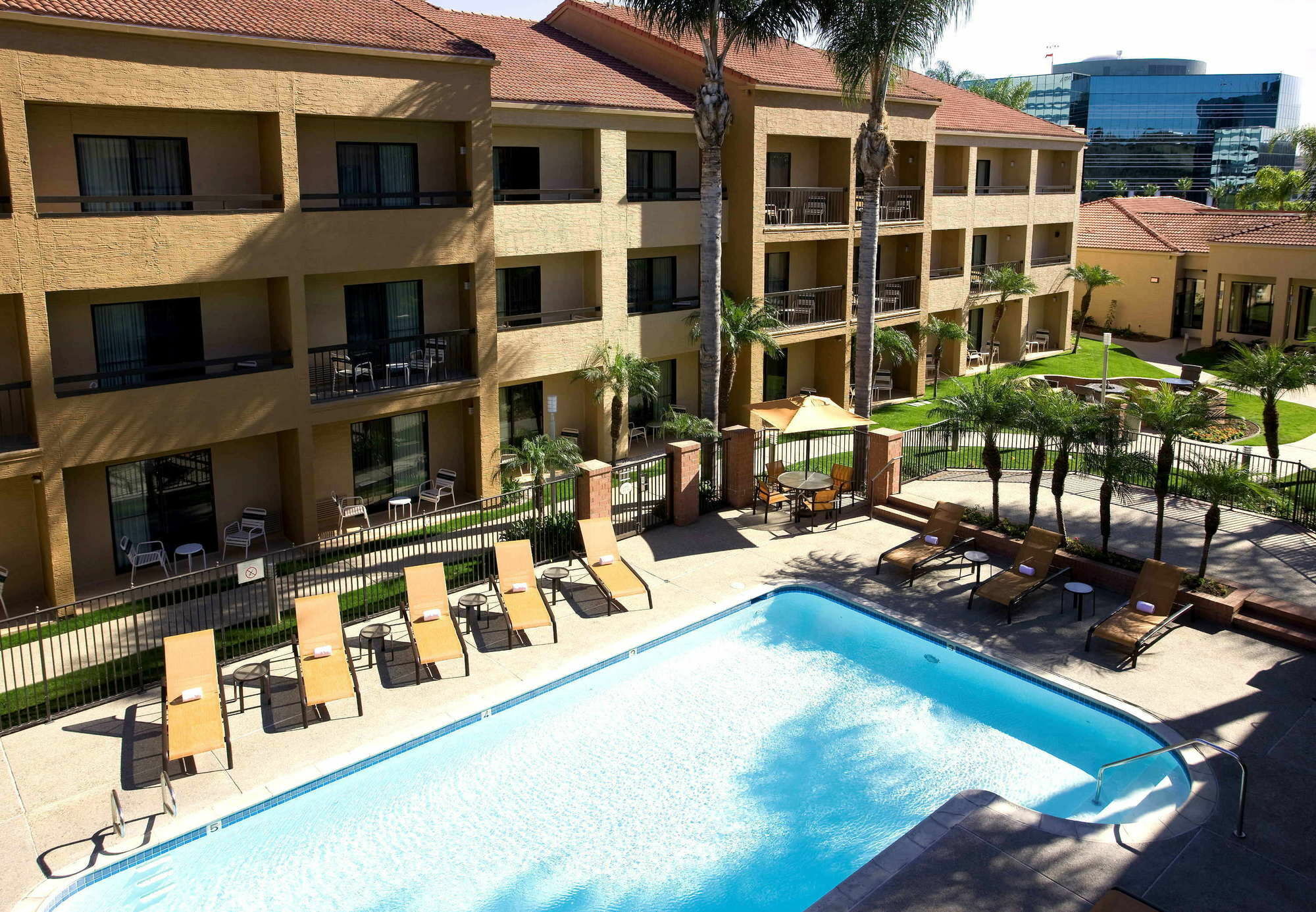 Courtyard By Marriott San Diego Sorrento Valley Экстерьер фото